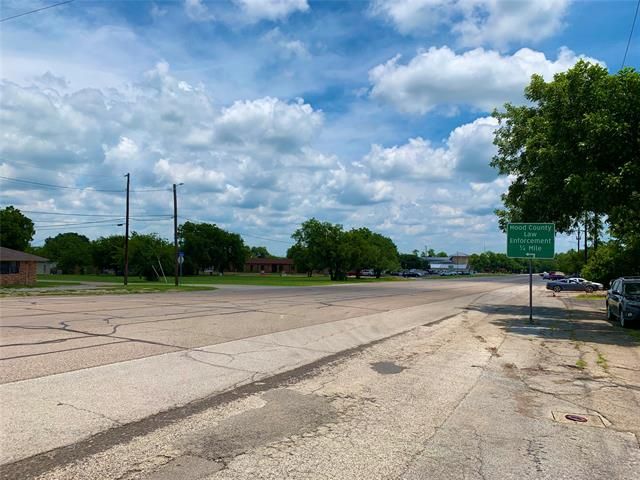 1601 W Pearl St, Granbury, TX 76048